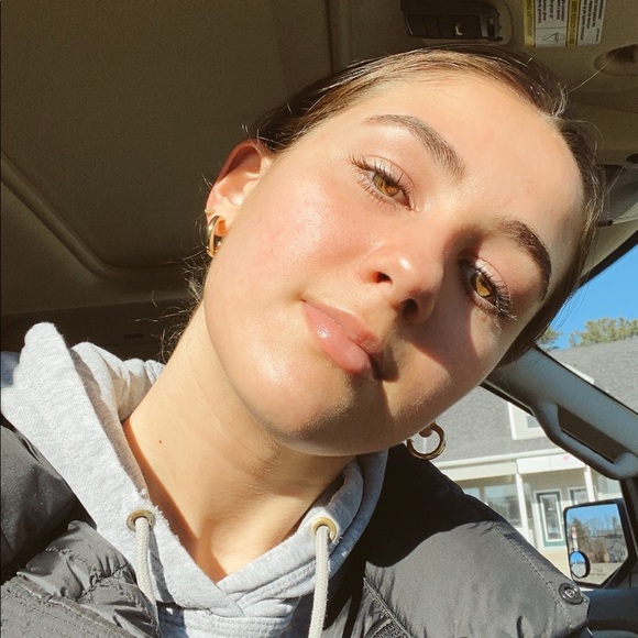 oliviaakneeland